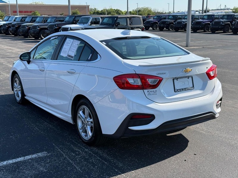 Chevrolet Cruze Vehicle Full-screen Gallery Image 5