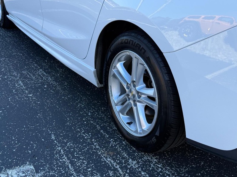 Chevrolet Cruze Vehicle Full-screen Gallery Image 6