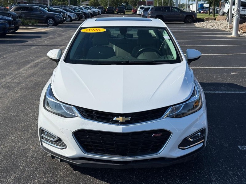 Chevrolet Cruze Vehicle Full-screen Gallery Image 9