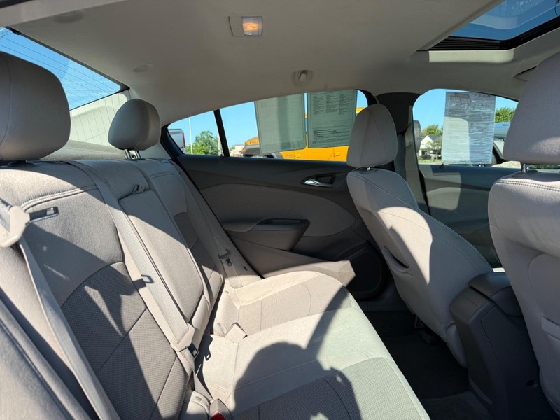 Chevrolet Cruze Vehicle Full-screen Gallery Image 10