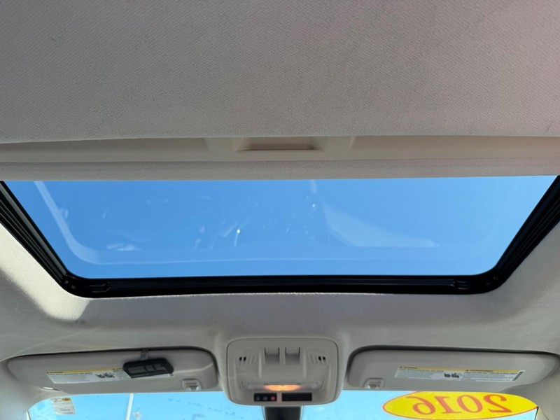 Chevrolet Cruze Vehicle Full-screen Gallery Image 12