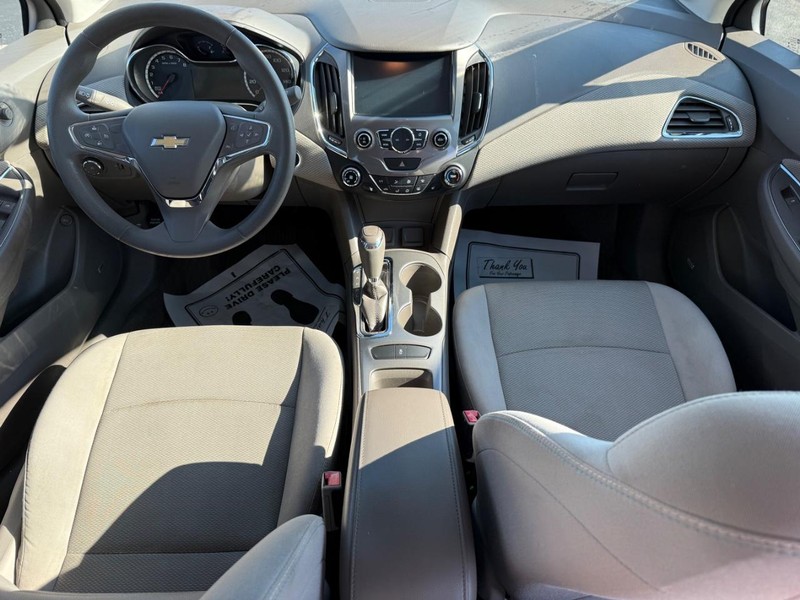 Chevrolet Cruze Vehicle Full-screen Gallery Image 13