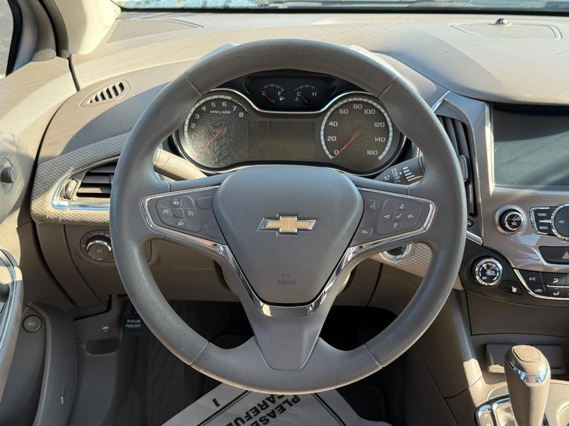Chevrolet Cruze Vehicle Full-screen Gallery Image 14