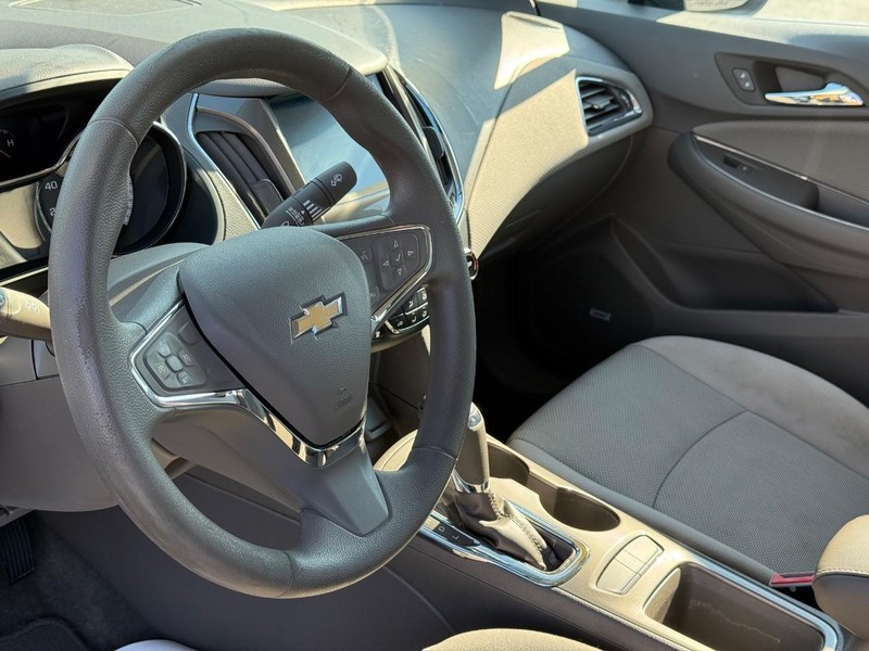 Chevrolet Cruze Vehicle Full-screen Gallery Image 19