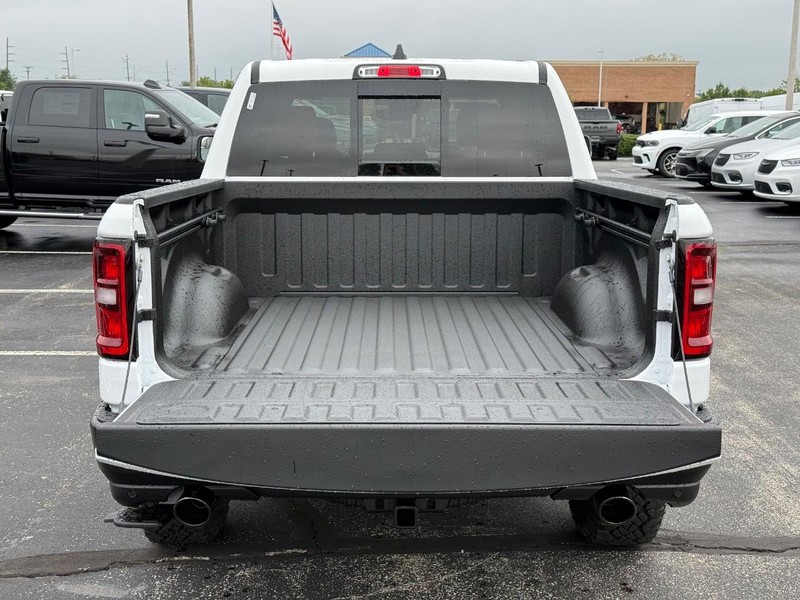 Ram 1500 Vehicle Full-screen Gallery Image 7