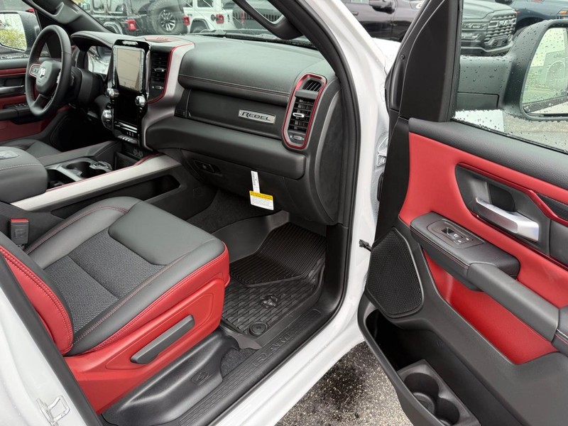 Ram 1500 Vehicle Full-screen Gallery Image 15