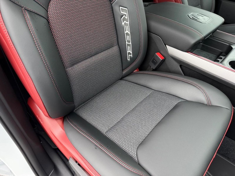 Ram 1500 Vehicle Full-screen Gallery Image 16