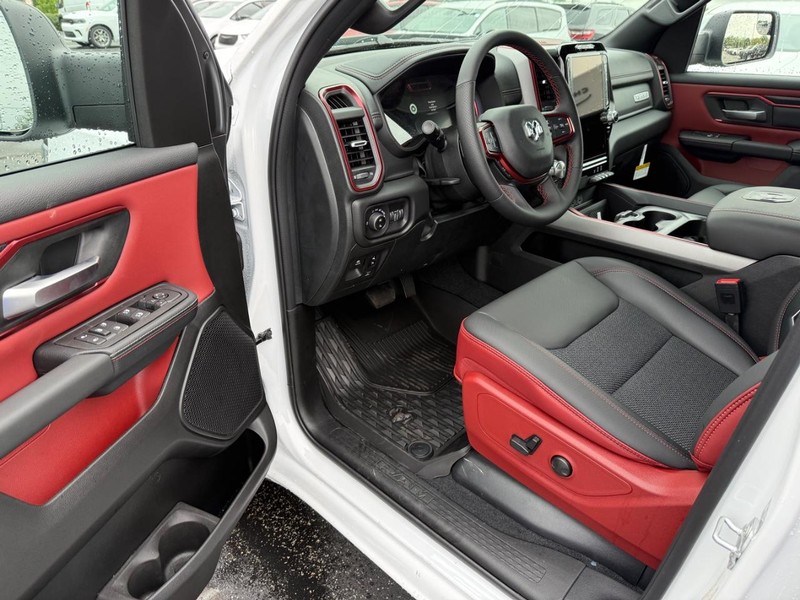 Ram 1500 Vehicle Full-screen Gallery Image 17