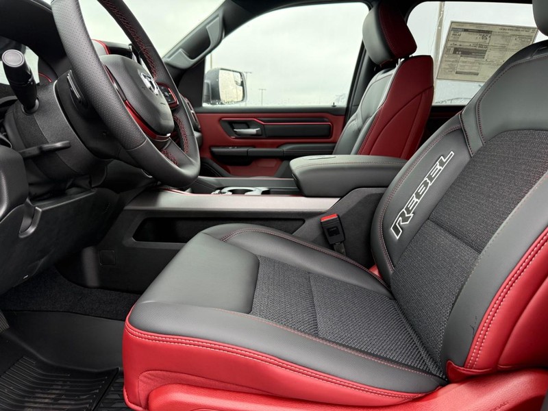 Ram 1500 Vehicle Full-screen Gallery Image 18
