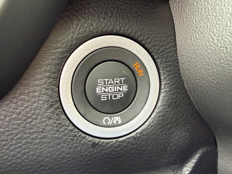 Ram 1500 Vehicle Full-screen Gallery Image 22