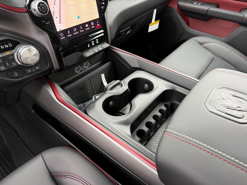 Ram 1500 Vehicle Full-screen Gallery Image 26