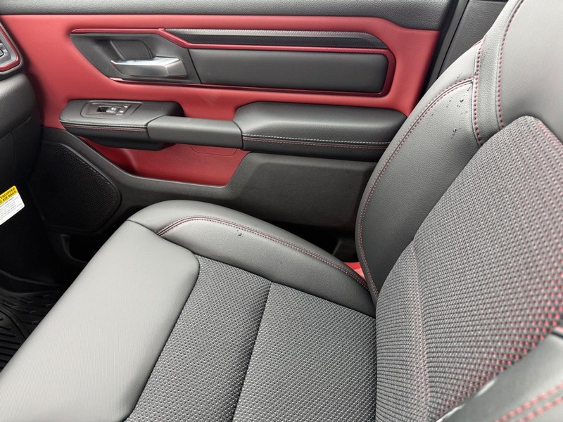 Ram 1500 Vehicle Full-screen Gallery Image 27