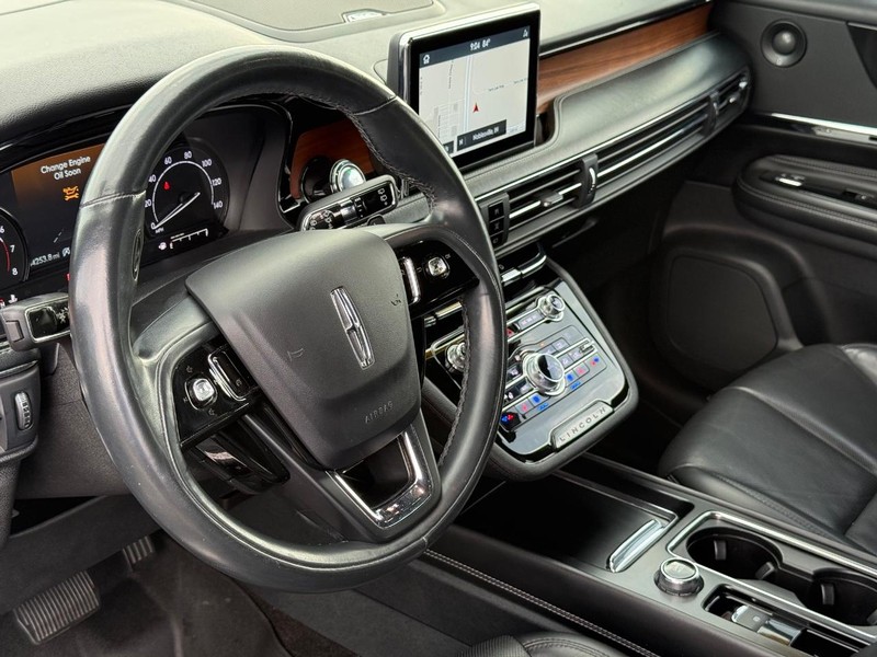 Lincoln Corsair Vehicle Full-screen Gallery Image 19