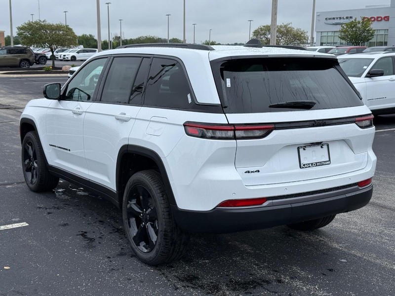 Jeep Grand Cherokee Vehicle Full-screen Gallery Image 5