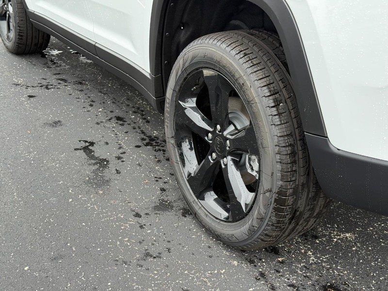 Jeep Grand Cherokee Vehicle Full-screen Gallery Image 6