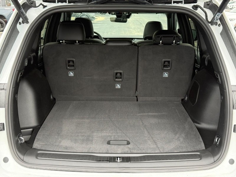Jeep Grand Cherokee Vehicle Full-screen Gallery Image 7