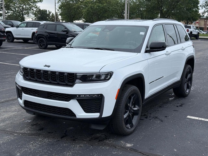 Jeep Grand Cherokee Vehicle Full-screen Gallery Image 10