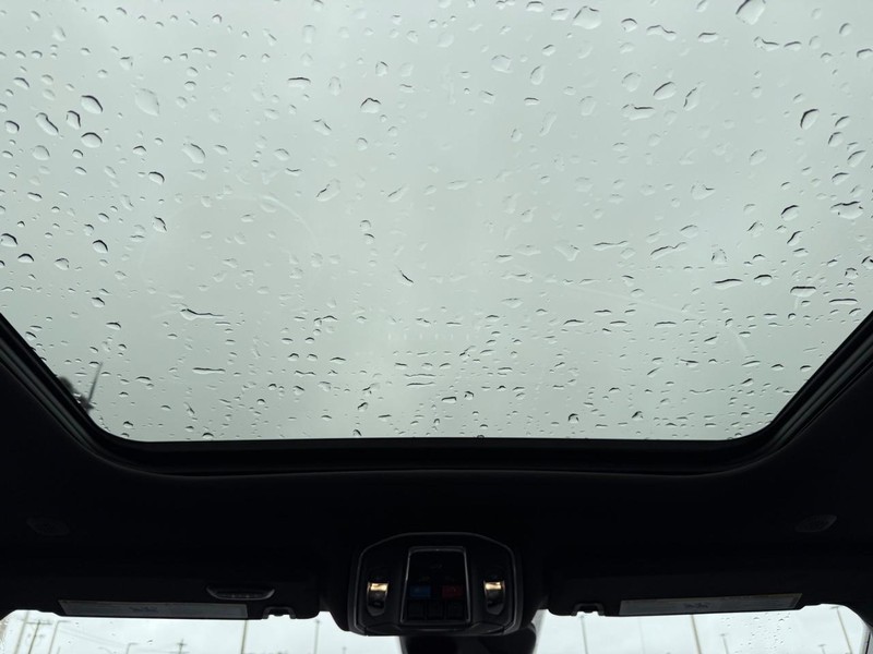 Jeep Grand Cherokee Vehicle Full-screen Gallery Image 14