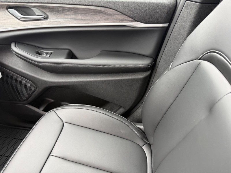 Jeep Grand Cherokee Vehicle Full-screen Gallery Image 28