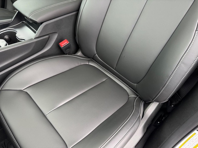 Jeep Grand Cherokee Vehicle Full-screen Gallery Image 32