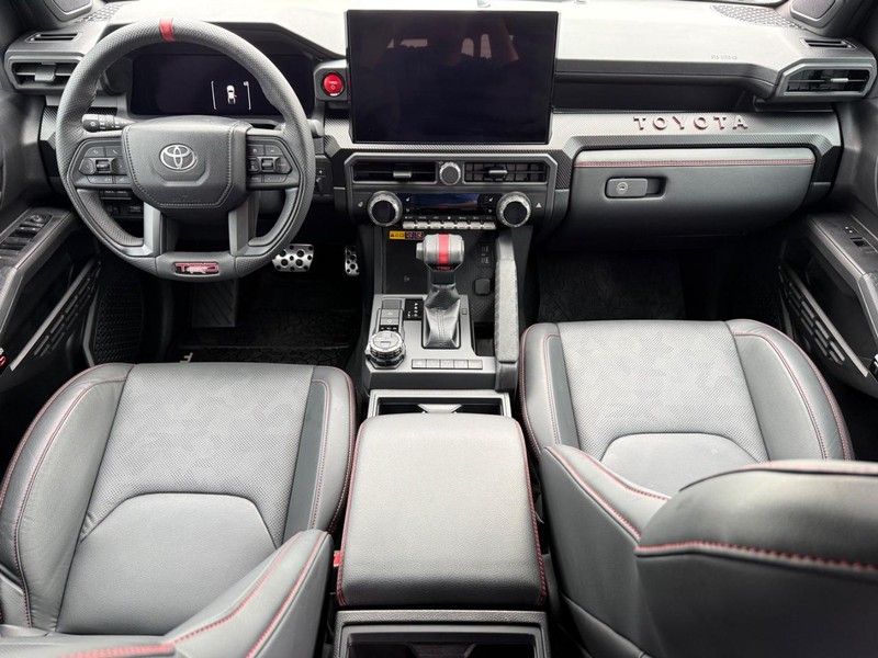 Toyota Tacoma 4WD Vehicle Full-screen Gallery Image 14