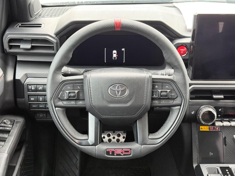 Toyota Tacoma 4WD Vehicle Full-screen Gallery Image 15