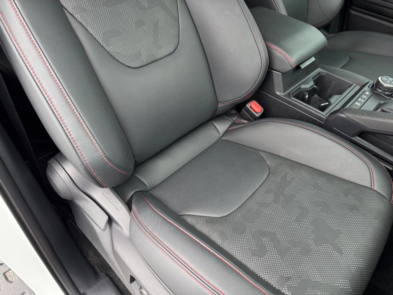 Toyota Tacoma 4WD Vehicle Full-screen Gallery Image 17