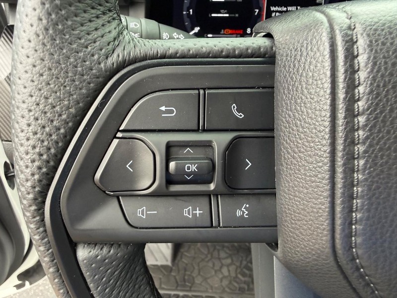 Toyota Tacoma 4WD Vehicle Full-screen Gallery Image 21