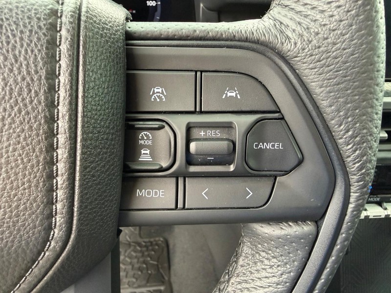 Toyota Tacoma 4WD Vehicle Full-screen Gallery Image 22
