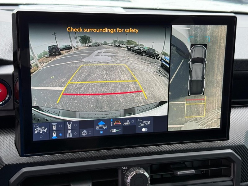 Toyota Tacoma 4WD Vehicle Full-screen Gallery Image 26