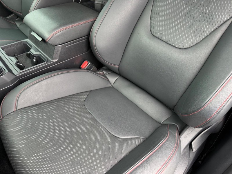 Toyota Tacoma 4WD Vehicle Full-screen Gallery Image 33