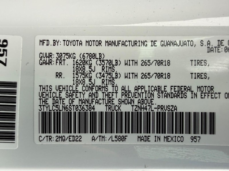 Toyota Tacoma 4WD Vehicle Full-screen Gallery Image 34