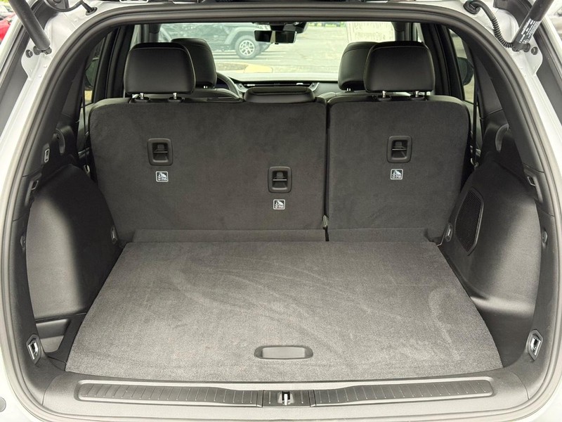Jeep Grand Cherokee Vehicle Full-screen Gallery Image 7