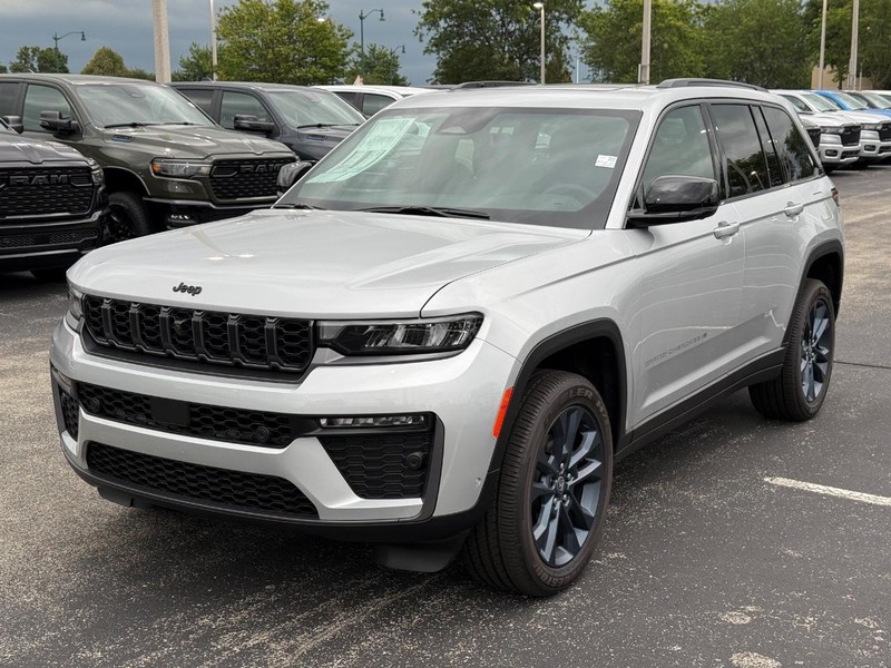 Jeep Grand Cherokee Vehicle Full-screen Gallery Image 10