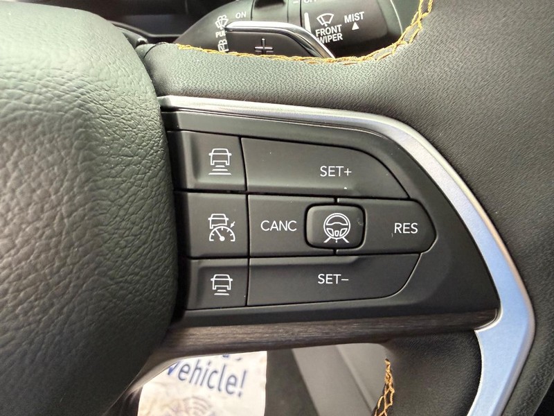 Jeep Grand Cherokee Vehicle Full-screen Gallery Image 23