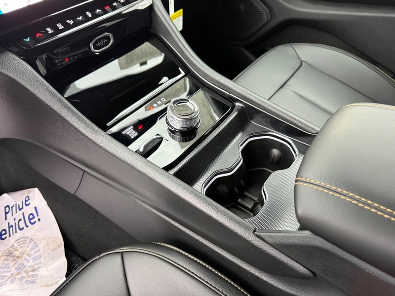 Jeep Grand Cherokee Vehicle Full-screen Gallery Image 27