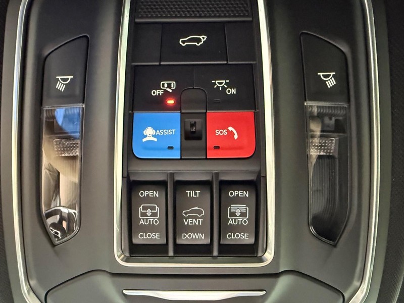 Jeep Grand Cherokee Vehicle Full-screen Gallery Image 29