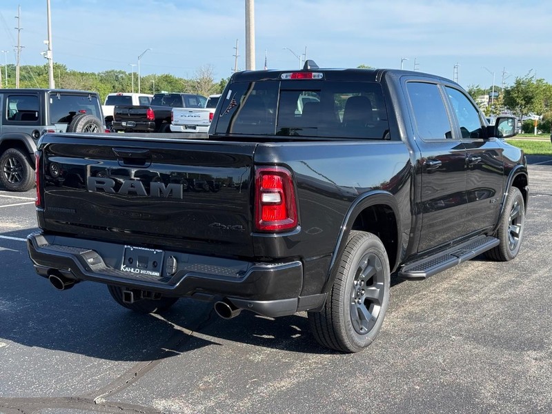 Ram 1500 Vehicle Full-screen Gallery Image 3