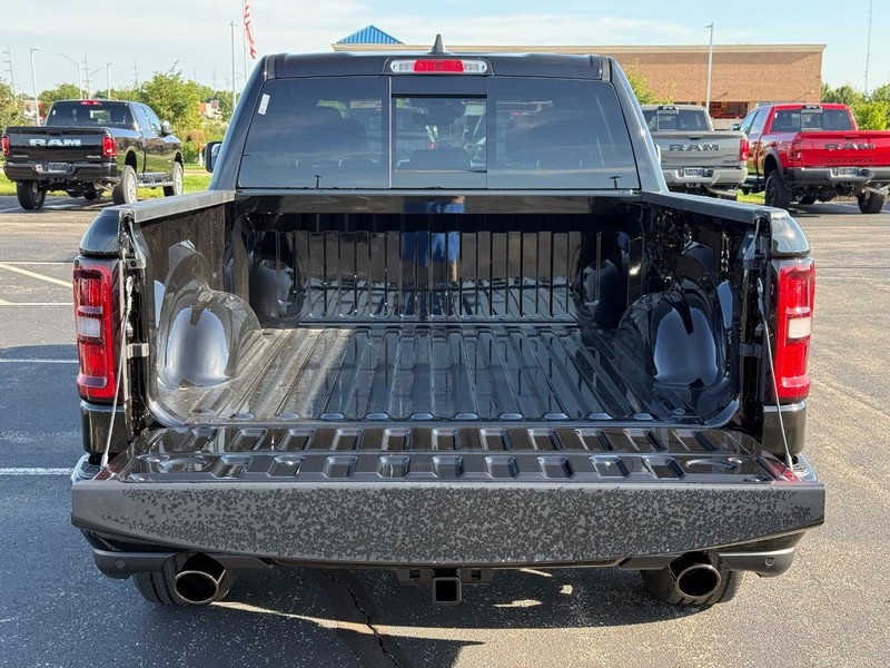 Ram 1500 Vehicle Full-screen Gallery Image 7
