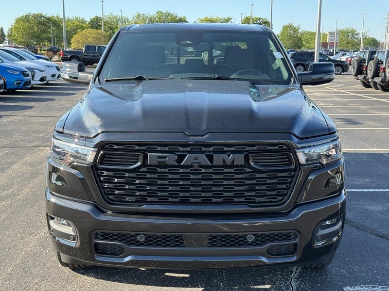 Ram 1500 Vehicle Full-screen Gallery Image 9
