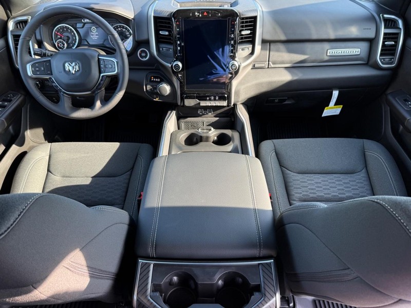 Ram 1500 Vehicle Full-screen Gallery Image 12