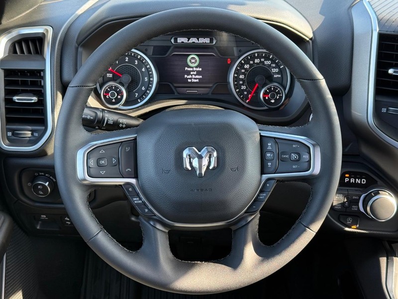 Ram 1500 Vehicle Full-screen Gallery Image 13