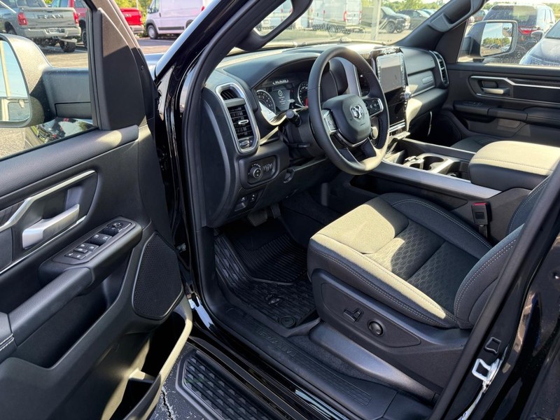 Ram 1500 Vehicle Full-screen Gallery Image 16