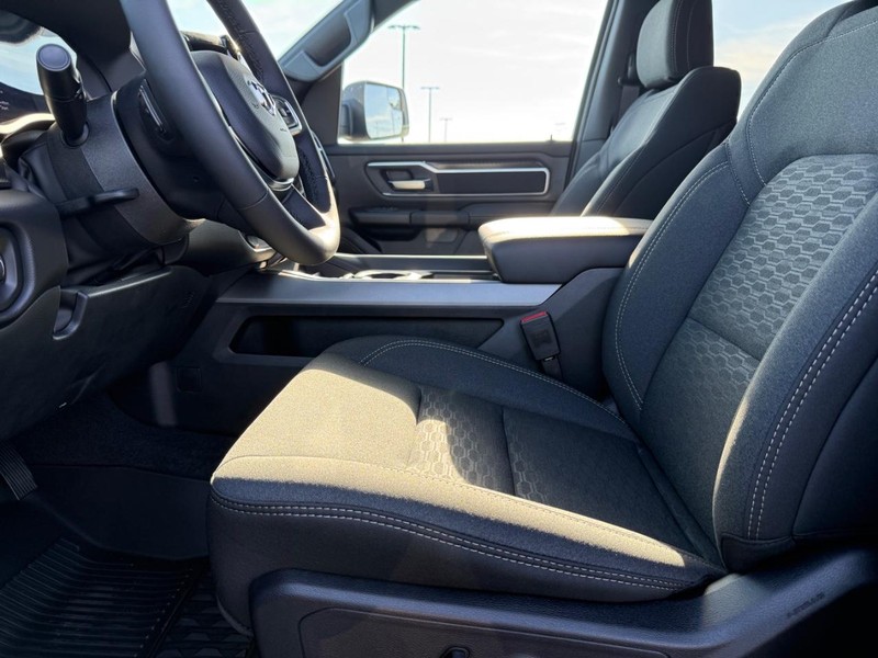 Ram 1500 Vehicle Full-screen Gallery Image 17
