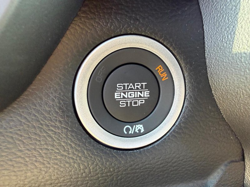 Ram 1500 Vehicle Full-screen Gallery Image 21