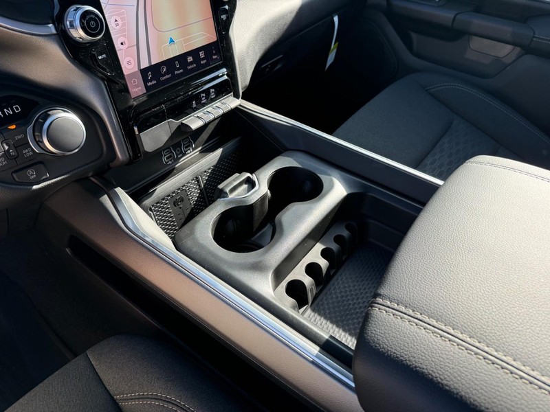 Ram 1500 Vehicle Full-screen Gallery Image 25