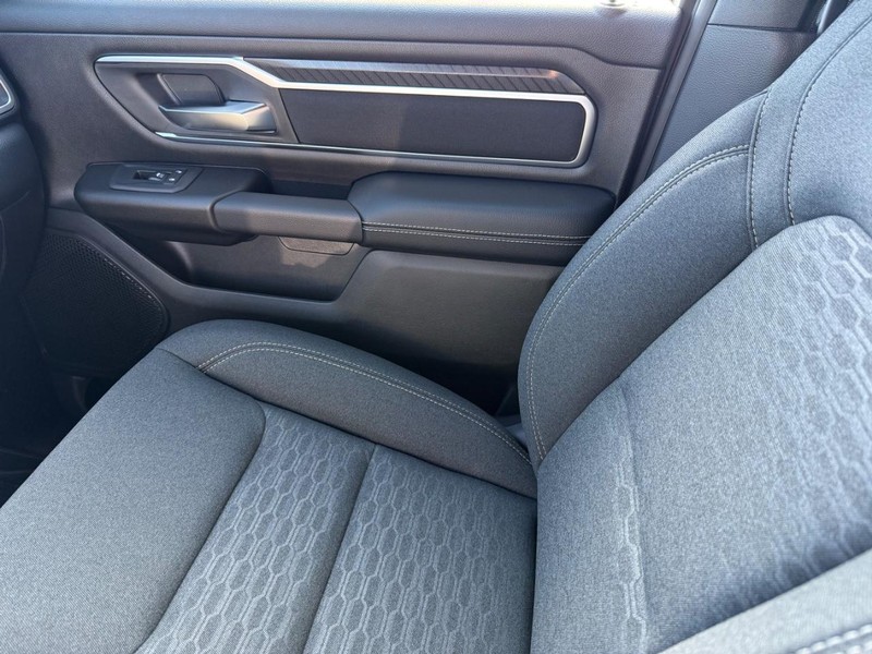 Ram 1500 Vehicle Full-screen Gallery Image 26