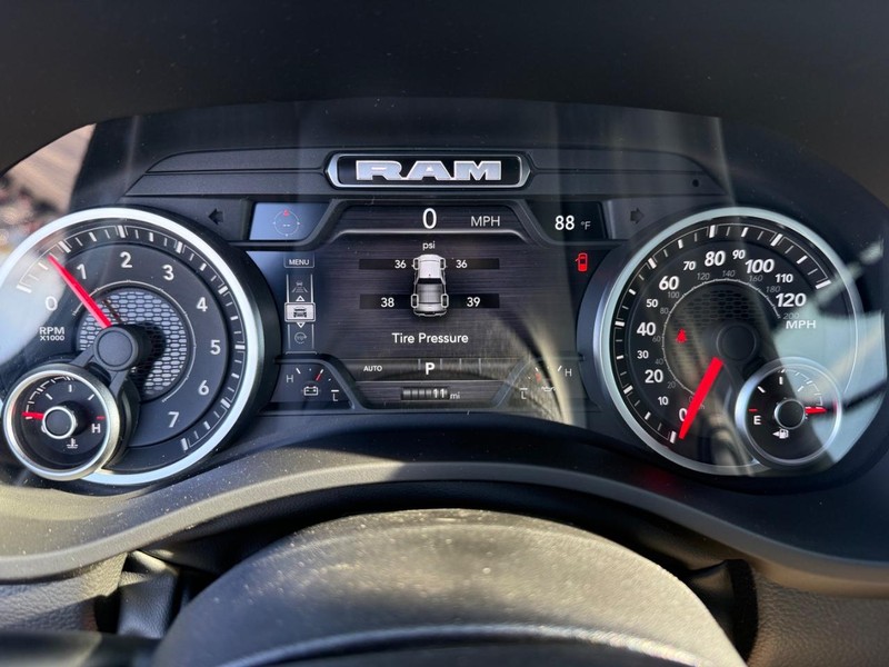 Ram 1500 Vehicle Full-screen Gallery Image 27