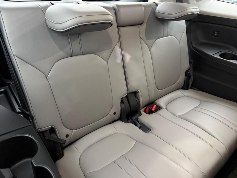 Honda Pilot Vehicle Full-screen Gallery Image 14