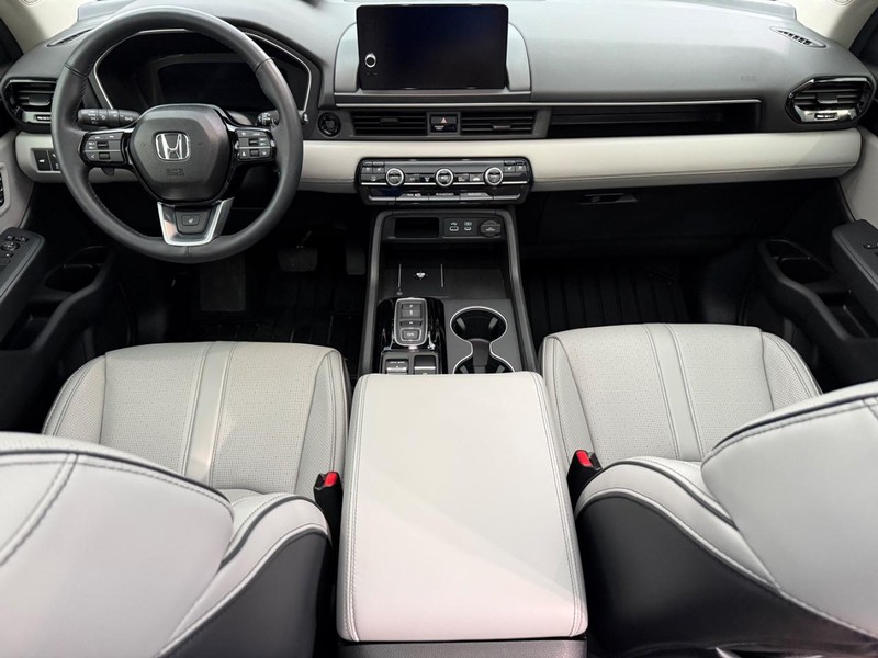 Honda Pilot Vehicle Full-screen Gallery Image 16